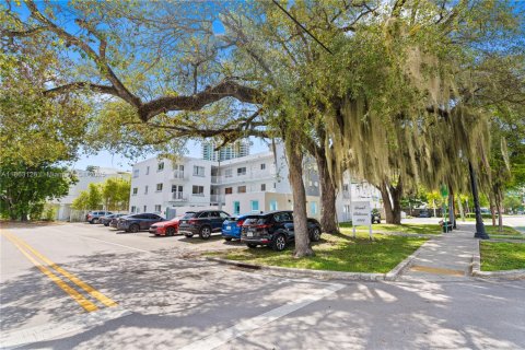 Condo in Miami, Florida, 1 bedroom  № 1889753 - photo 19