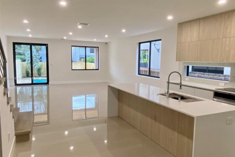 Townhouse in Fort Lauderdale, Florida 3 bedrooms № 1825785 - photo 5
