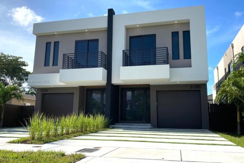 Townhouse in Fort Lauderdale, Florida 3 bedrooms № 1825785 - photo 2
