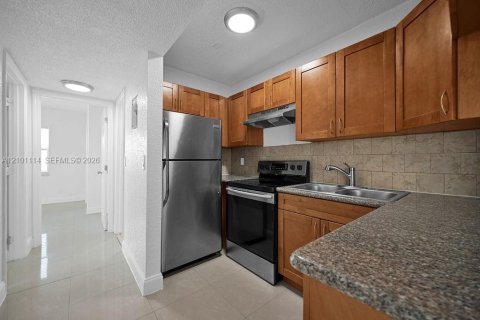 Apartment in Margate, Florida 2 bedrooms, 76.83 sq.m. № 2401342 - photo 3