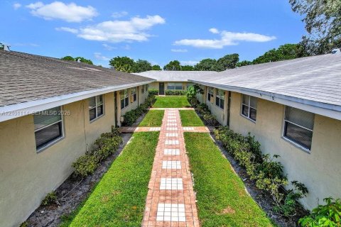 Apartment in Margate, Florida 2 bedrooms, 76.83 sq.m. № 2401342 - photo 28