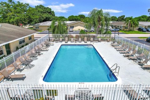 Apartment in Margate, Florida 2 bedrooms, 76.83 sq.m. № 2401342 - photo 30