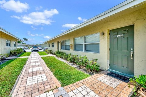 Apartment in Margate, Florida 2 bedrooms, 76.83 sq.m. № 2401342 - photo 26