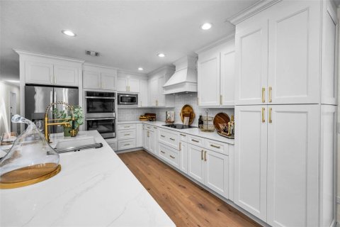 House in Tampa, Florida 4 bedrooms, 263.75 sq.m. № 1817257 - photo 4