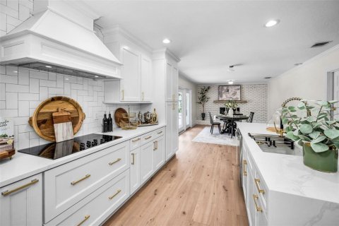 House in Tampa, Florida 4 bedrooms, 263.75 sq.m. № 1817257 - photo 30