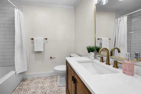 House in Tampa, Florida 4 bedrooms, 263.75 sq.m. № 1817257 - photo 18