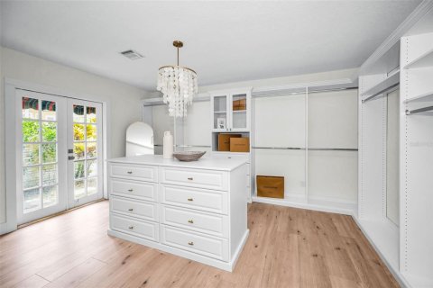 House in Tampa, Florida 4 bedrooms, 263.75 sq.m. № 1817257 - photo 10