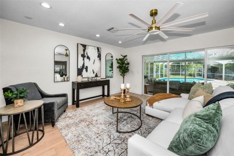 House in Tampa, Florida 4 bedrooms, 263.75 sq.m. № 1817257 - photo 19