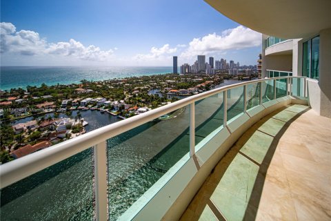 Copropriété à louer à Aventura, Floride: 6 chambres, 553.51 m2 № 1875159 - photo 1