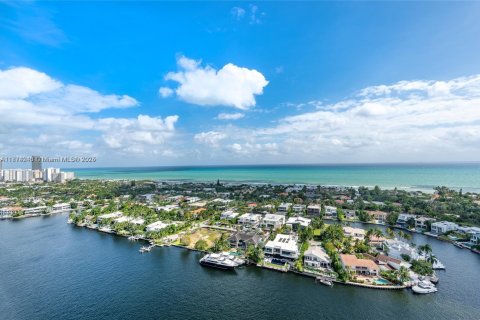 Copropriété à louer à Aventura, Floride: 6 chambres, 553.51 m2 № 1875159 - photo 9