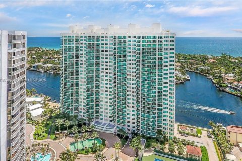 Copropriété à louer à Aventura, Floride: 6 chambres, 553.51 m2 № 1875159 - photo 12