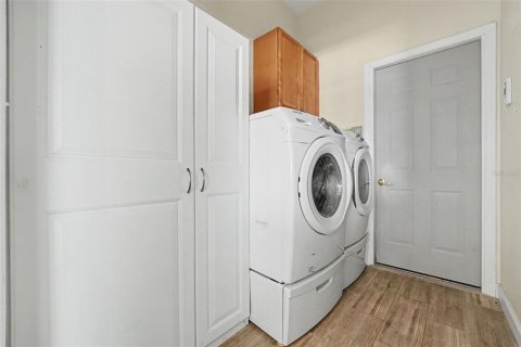 House in Kissimmee, Florida 3 bedrooms, 200.2 sq.m. № 2413855 - photo 27