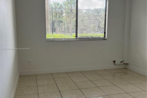 Condo in Coral Springs, Florida, 2 bedrooms  № 1897715 - photo 5