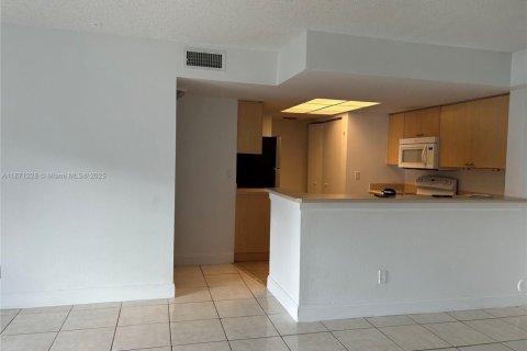 Condo in Coral Springs, Florida, 2 bedrooms  № 1897715 - photo 3