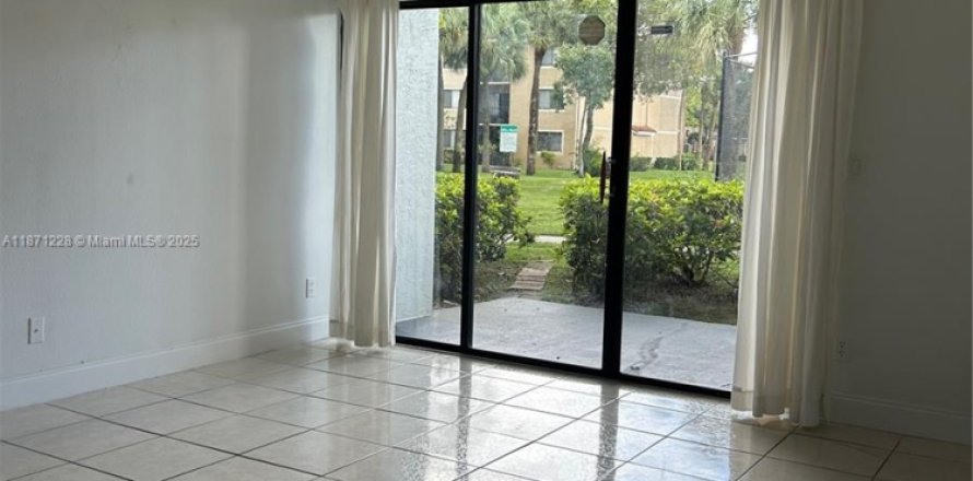Condo in Coral Springs, Florida, 2 bedrooms  № 1897715