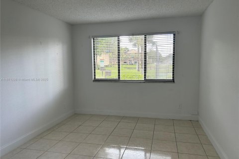Condo in Coral Springs, Florida, 2 bedrooms  № 1897715 - photo 6
