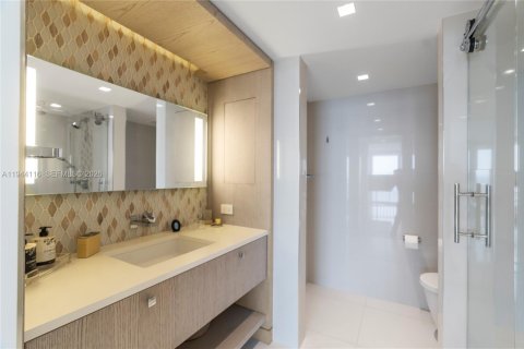 Condo in Fort Lauderdale, Florida, 4 bedrooms  № 2001865 - photo 22