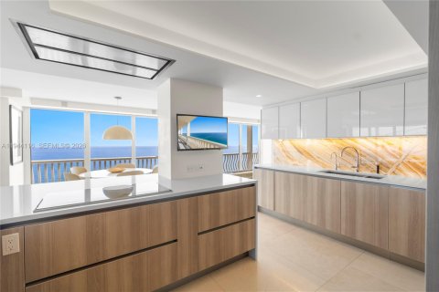 Condo in Fort Lauderdale, Florida, 4 bedrooms  № 2001865 - photo 13