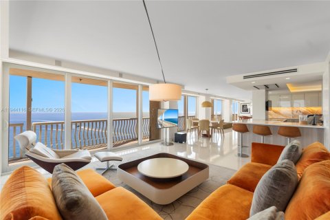 Condo in Fort Lauderdale, Florida, 4 bedrooms  № 2001865 - photo 19