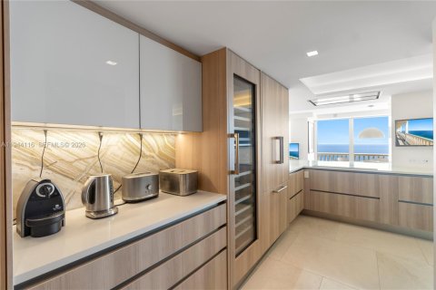 Condo in Fort Lauderdale, Florida, 4 bedrooms  № 2001865 - photo 15