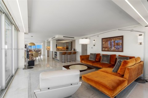 Condo in Fort Lauderdale, Florida, 4 bedrooms  № 2001865 - photo 18