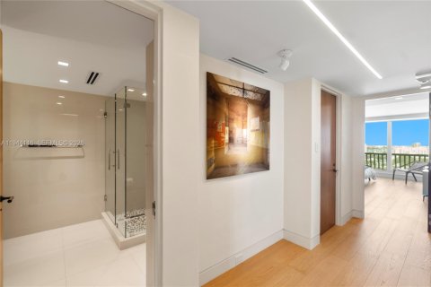 Condo in Fort Lauderdale, Florida, 4 bedrooms  № 2001865 - photo 23