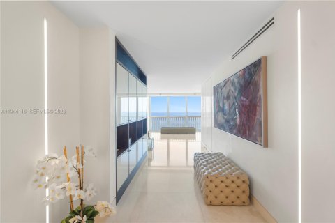 Condo in Fort Lauderdale, Florida, 4 bedrooms  № 2001865 - photo 3