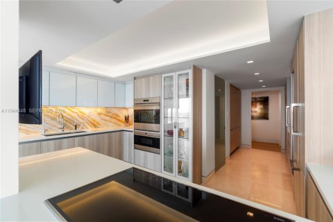 Condo in Fort Lauderdale, Florida, 4 bedrooms  № 2001865 - photo 11