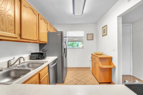 Condo in West Palm Beach, Florida, 2 bedrooms № 2249795 - photo 15