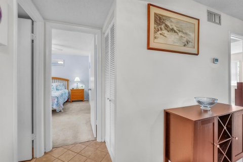 Condo in West Palm Beach, Florida, 2 bedrooms № 2249795 - photo 4