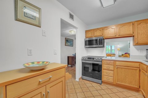 Condo in West Palm Beach, Florida, 2 bedrooms № 2249795 - photo 13