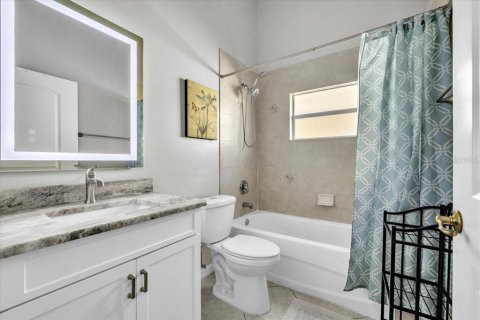 House in Punta Gorda, Florida 3 bedrooms, 163.97 sq.m. № 2396409 - photo 28