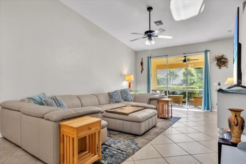House in Punta Gorda, Florida 3 bedrooms, 163.97 sq.m. № 2396409 - photo 7