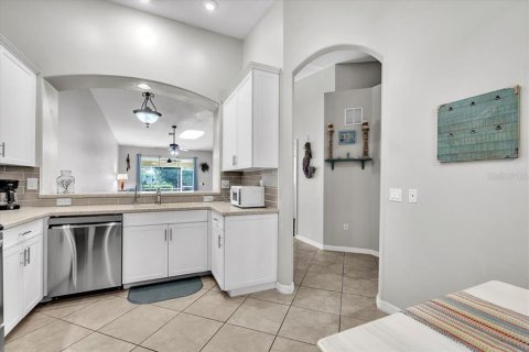 House in Punta Gorda, Florida 3 bedrooms, 163.97 sq.m. № 2396409 - photo 17