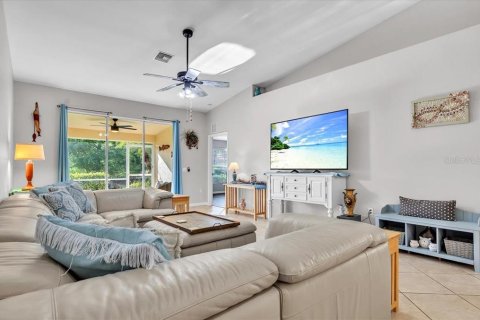 House in Punta Gorda, Florida 3 bedrooms, 163.97 sq.m. № 2396409 - photo 5