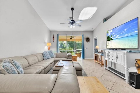 House in Punta Gorda, Florida 3 bedrooms, 163.97 sq.m. № 2396409 - photo 6