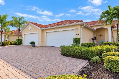 House in Punta Gorda, Florida 3 bedrooms, 163.97 sq.m. № 2396409 - photo 2
