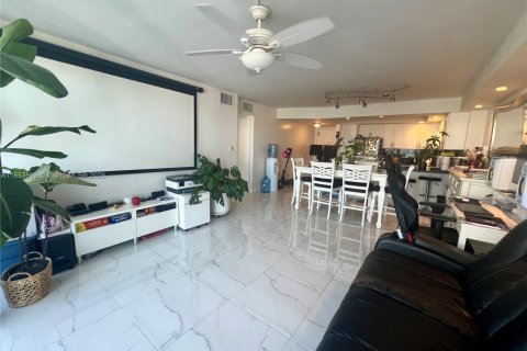 Купить кондоминиум в Майами-Бич, Флорида 1 спальня, 79.43м2, № 1957926 - фото 5