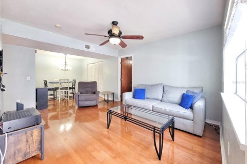 Condominio en venta en Gainesville, Florida, 2 dormitorios, 82.5 m2 № 1839827 - foto 5