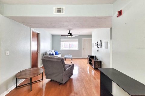 Condominio en venta en Gainesville, Florida, 2 dormitorios, 82.5 m2 № 1839827 - foto 8