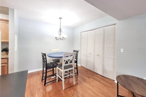 Condominio en venta en Gainesville, Florida, 2 dormitorios, 82.5 m2 № 1839827 - foto 10