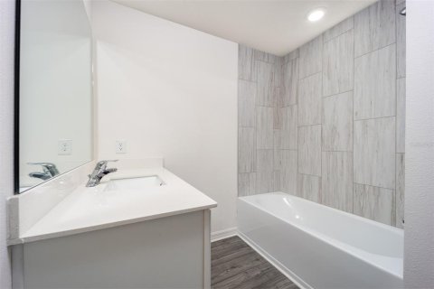 Townhouse in Dundee, Florida 3 bedrooms, 168.8 sq.m. № 1840509 - photo 18