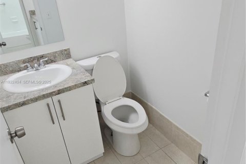 Condo in Miami, Florida, 2 bedrooms  № 1982802 - photo 13
