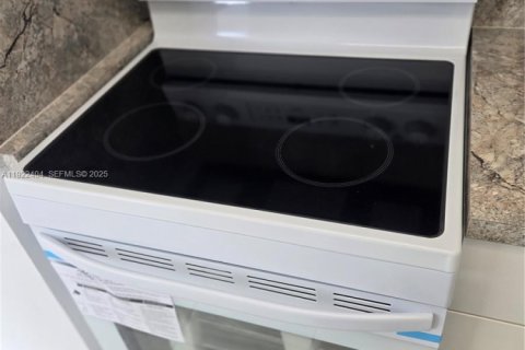 Condo in Miami, Florida, 2 bedrooms  № 1982802 - photo 5