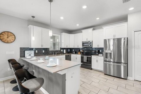 Casa en venta en Four Corners, Florida, 6 dormitorios, 310.2 m2 № 2212174 - foto 5