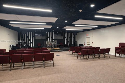 Immobilier commercial à vendre à Opa-locka, Floride № 2044170 - photo 13