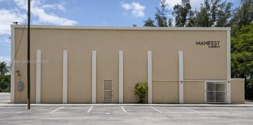 Immobilier commercial à Opa-locka, Floride № 2044170