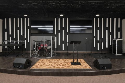 Immobilier commercial à vendre à Opa-locka, Floride № 2044170 - photo 2