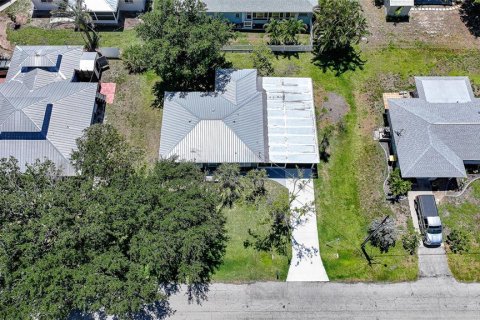 House in Punta Gorda, Florida 3 bedrooms, 108.14 sq.m. № 1690827 - photo 2
