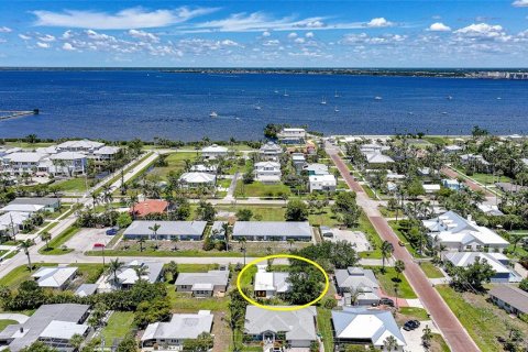 House in Punta Gorda, Florida 3 bedrooms, 108.14 sq.m. № 1690827 - photo 3